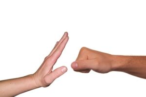 Autodifesa femminile. Prevenire la violenza e il femminicidio con un corso di autodifesa personale